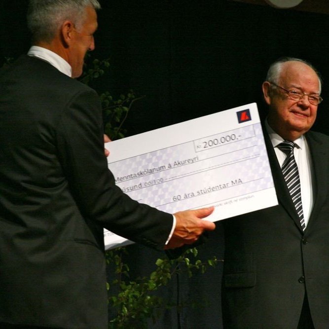 Guðmundur Þorsteinsson fulltrúi 60 ára stúdenta