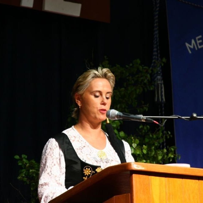 Ebba Margrét Magnúsdóttir var fulltrúi 25 ára stúdenta og tilkynnti um úthlutun úr Uglusjóðnum.