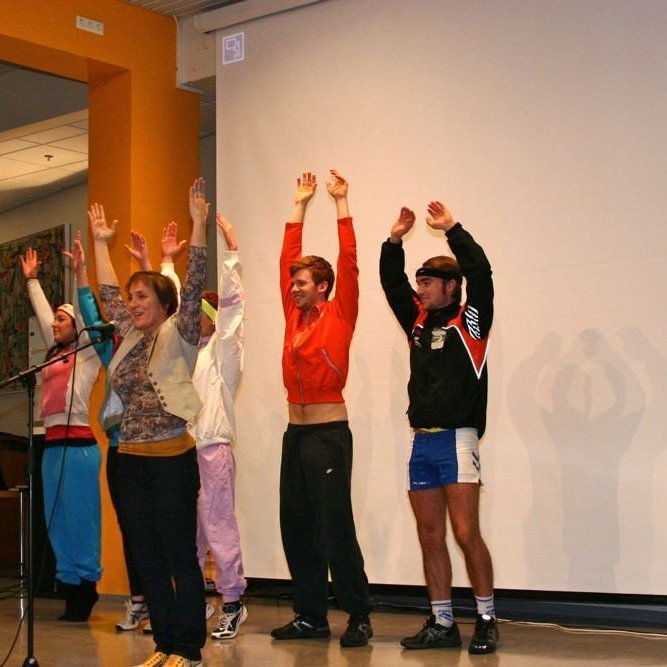 Hólmfríður og stjórnin bregða á leik