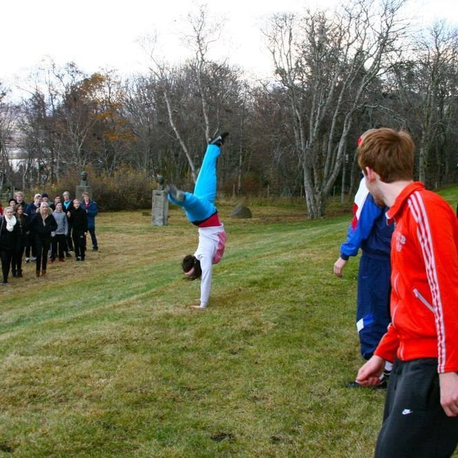 Brunnárhlaup undirbúið. Rósa sýnir einfalt stökk