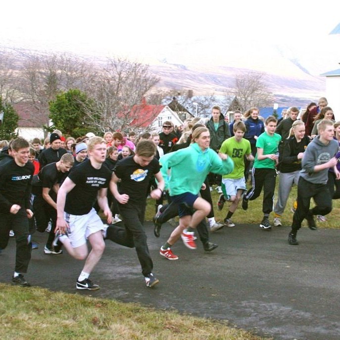 Brunnárhlaup. 5 kílómetra hópurinn ræstur