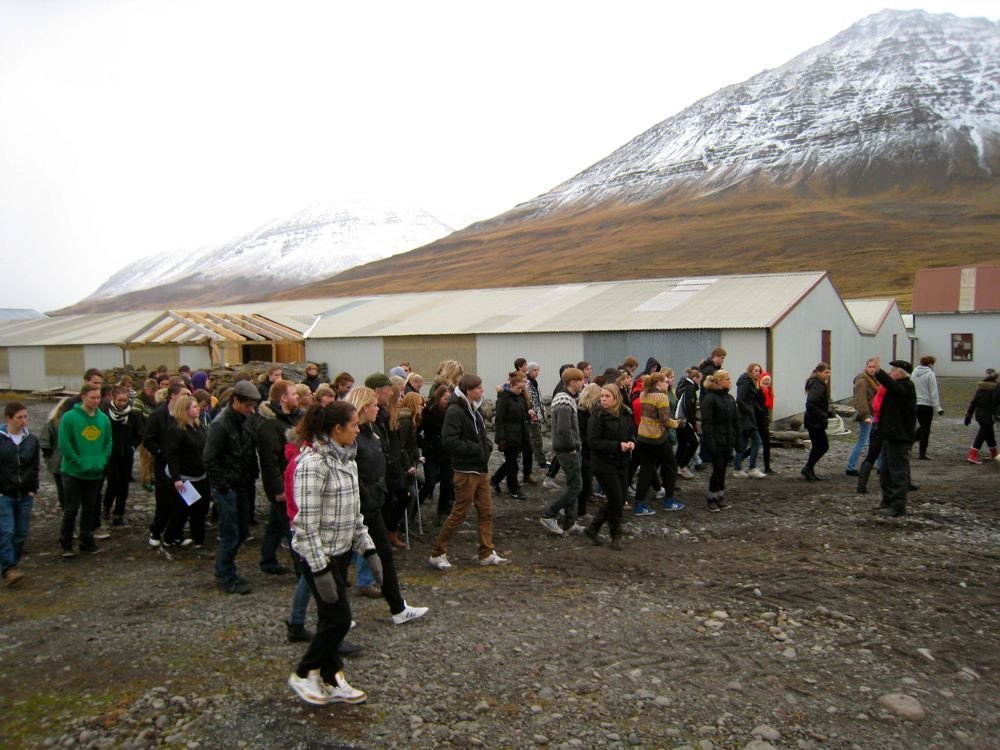 Gengið í átt að bardagaslóð