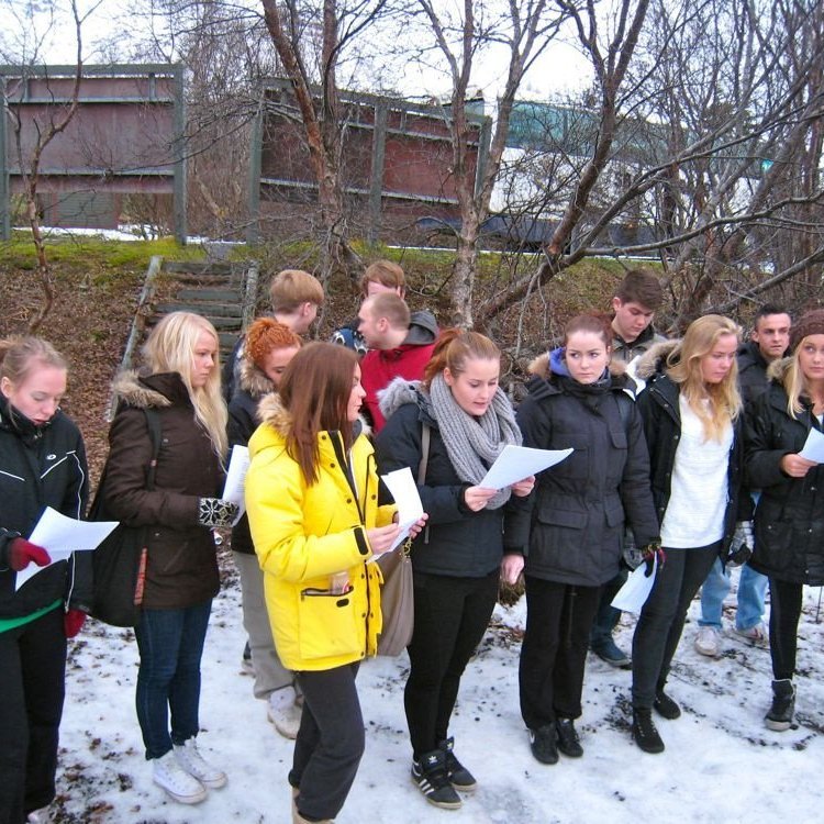 Í Jónasarlundi. Verkefni flutt