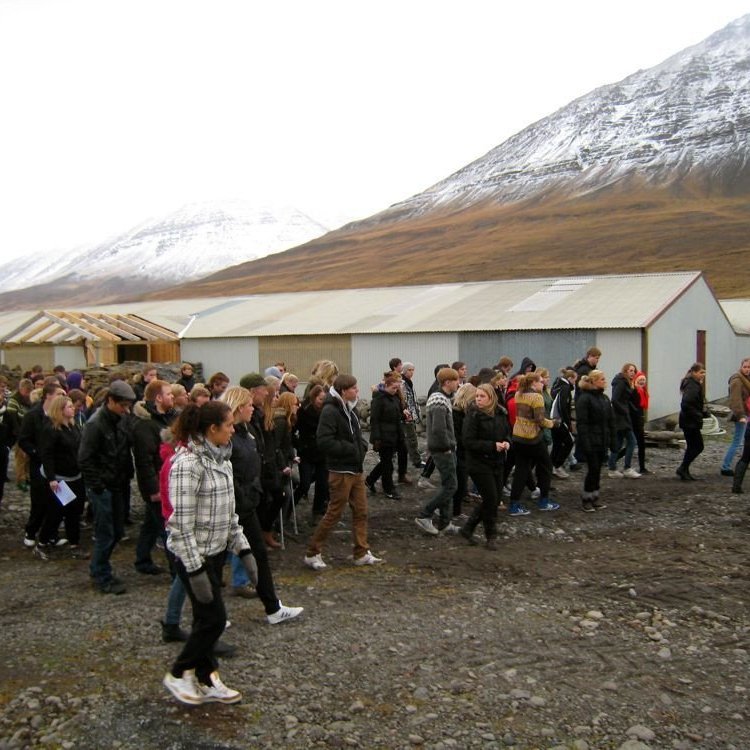 Gengið í átt að bardagaslóð