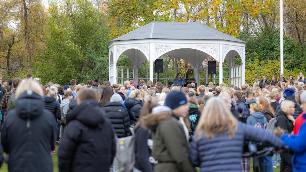 Samstöðufundur nemenda MA og VMA í Lystigarðinum. Mynd: Hilmar Friðjónsson