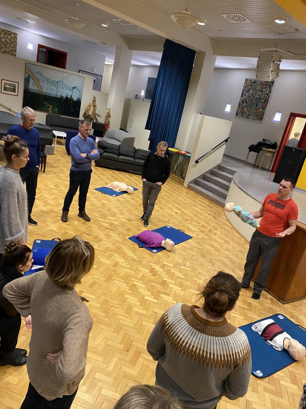 Axel Ernir leiðbeinir starfsfólki MA