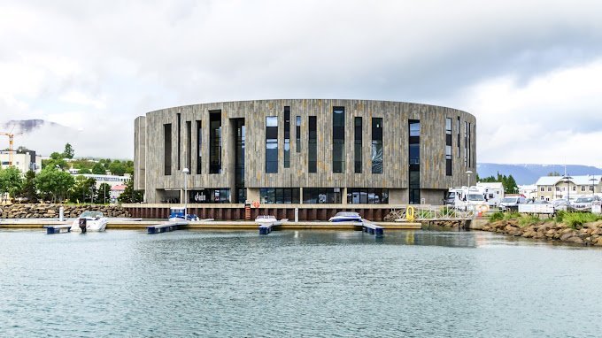 Opinn fundur í Hofi kl. 17 í dag