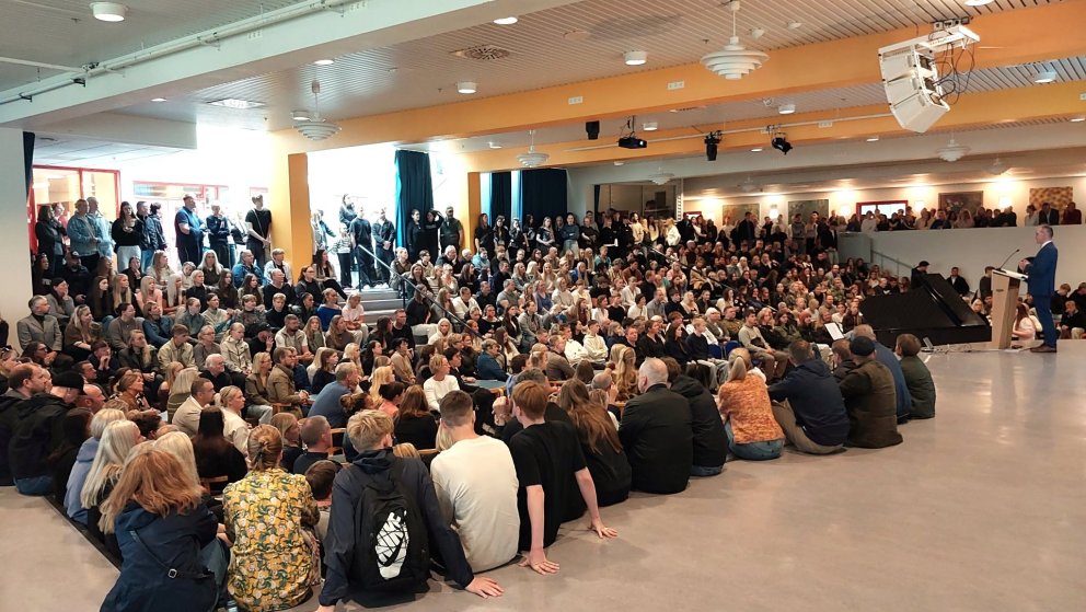 Karl Frímannsson skólameistari talar við gesti á 146. skólasetningu MA