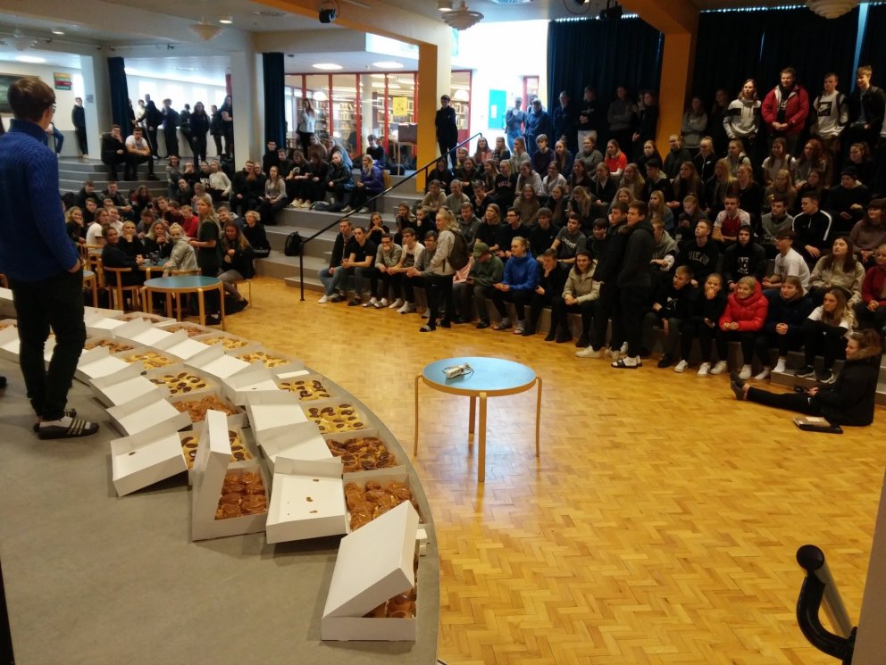 Nemendur sungu og gæddu sér á bollum á bolludaginn