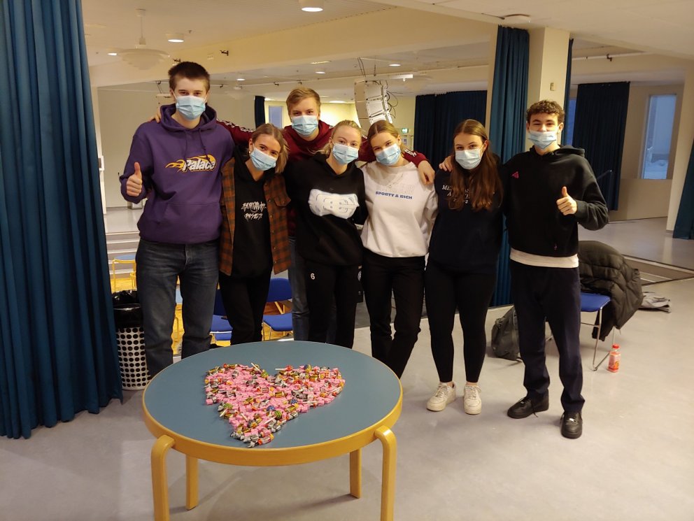 Nemendur dreifa ást um skólann í ástarviku