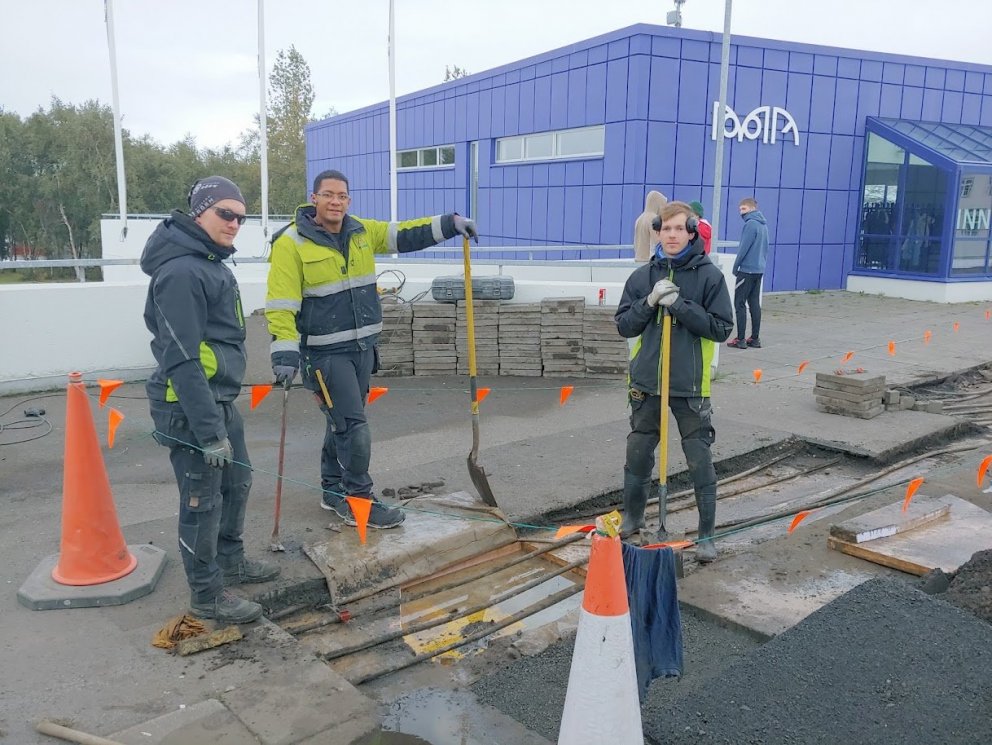 Iðnaðarmenn við rannsókn á vettvangi stóra lekamálsins