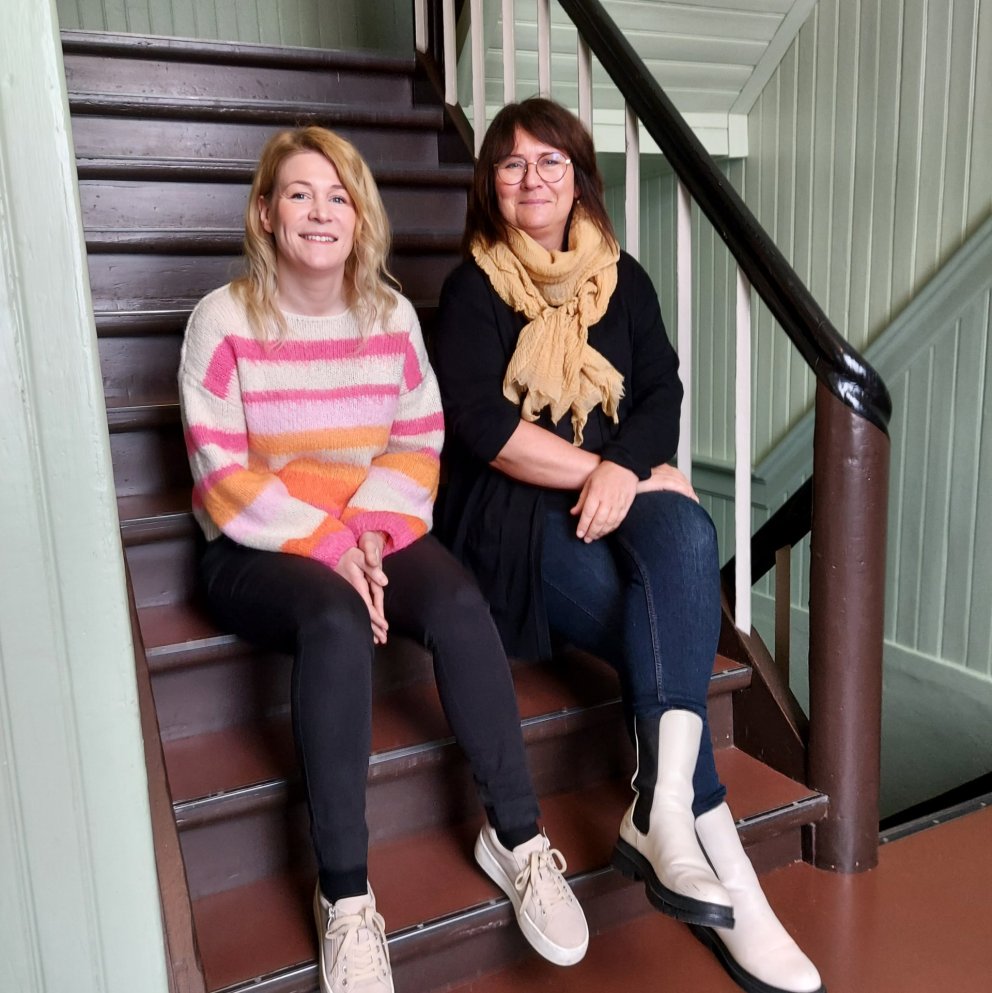 Wenche Kristiansen (tv) og Torill Aase (th) í Gamla skóla