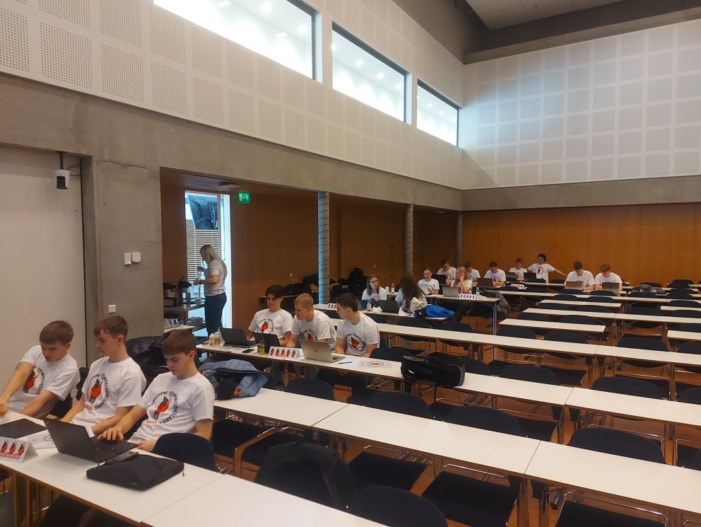 MA-ingar keppast við í Forritunarkeppni framhaldsskólanna