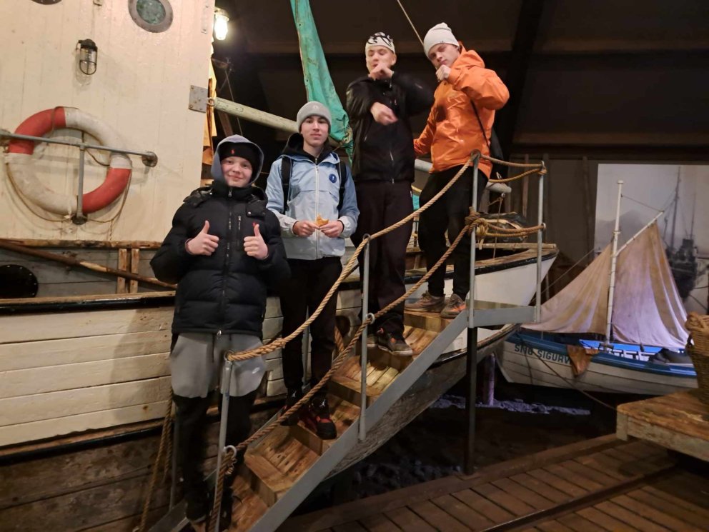 Nemendur í bátahúsi Síldarminjasafnsins