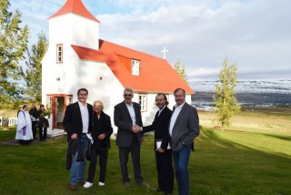 Afhending minningargjafar eftir Ara Brynjólfsson