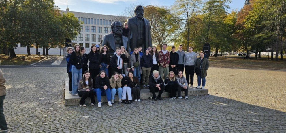 Nemendur í Berlínarvali ásamt Hörpu Sveinsdóttur, þýskukennara.