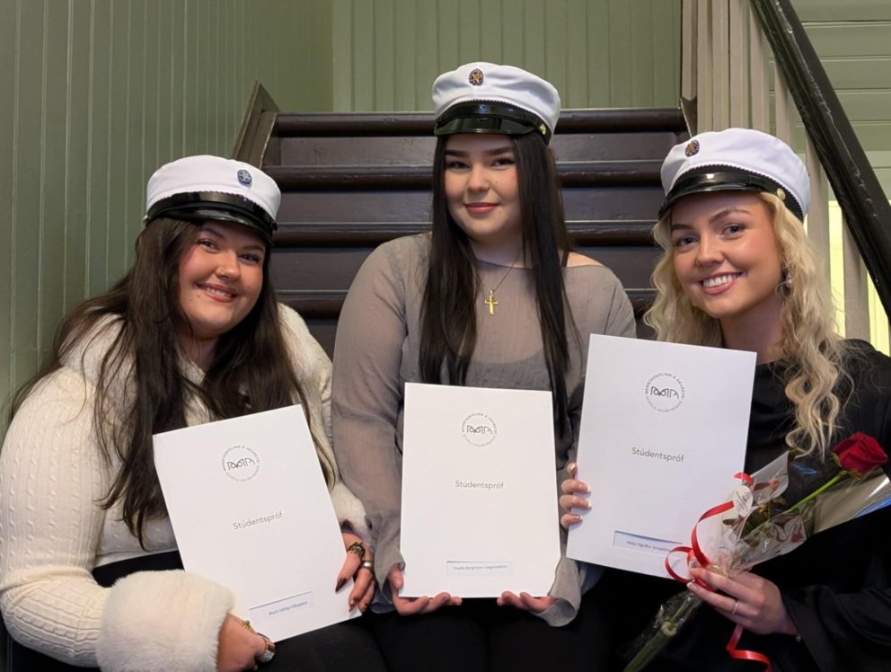 María Sóllilja, Emelía Bergmann og Hildur Sigríður nýstúdentar