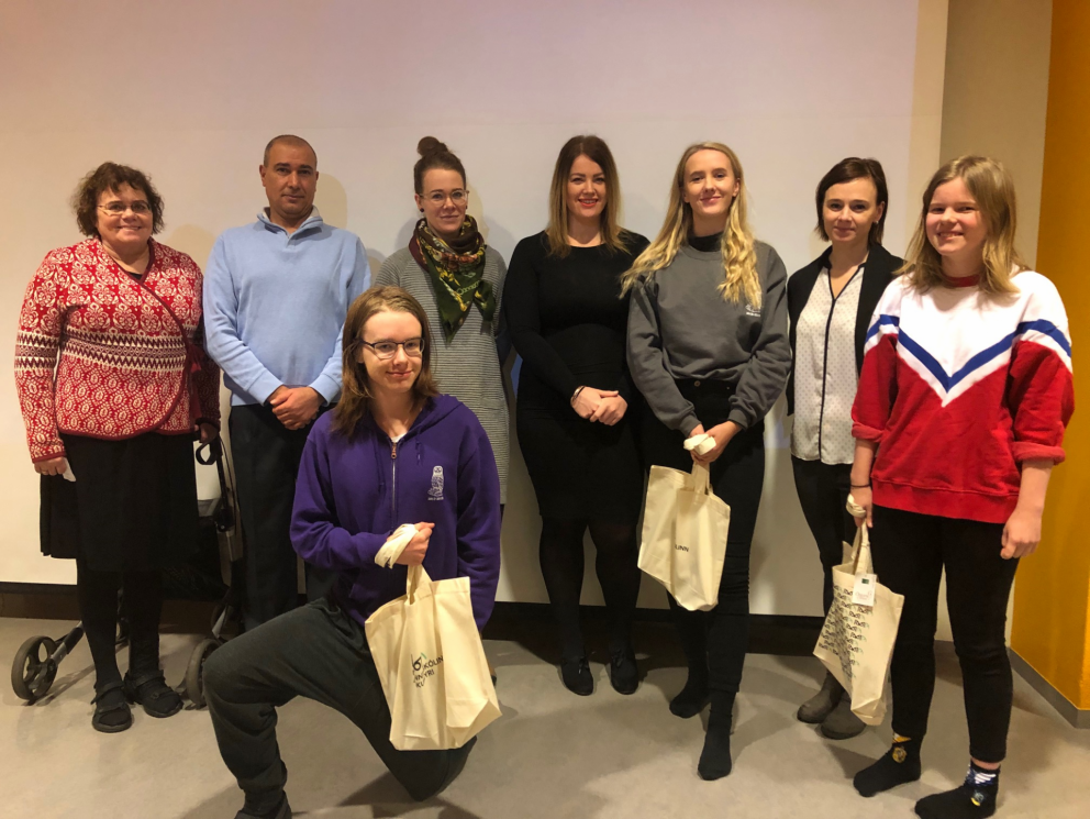 Kennarar í ensku veittu nemendum viðurkenningar fyrir smásögur