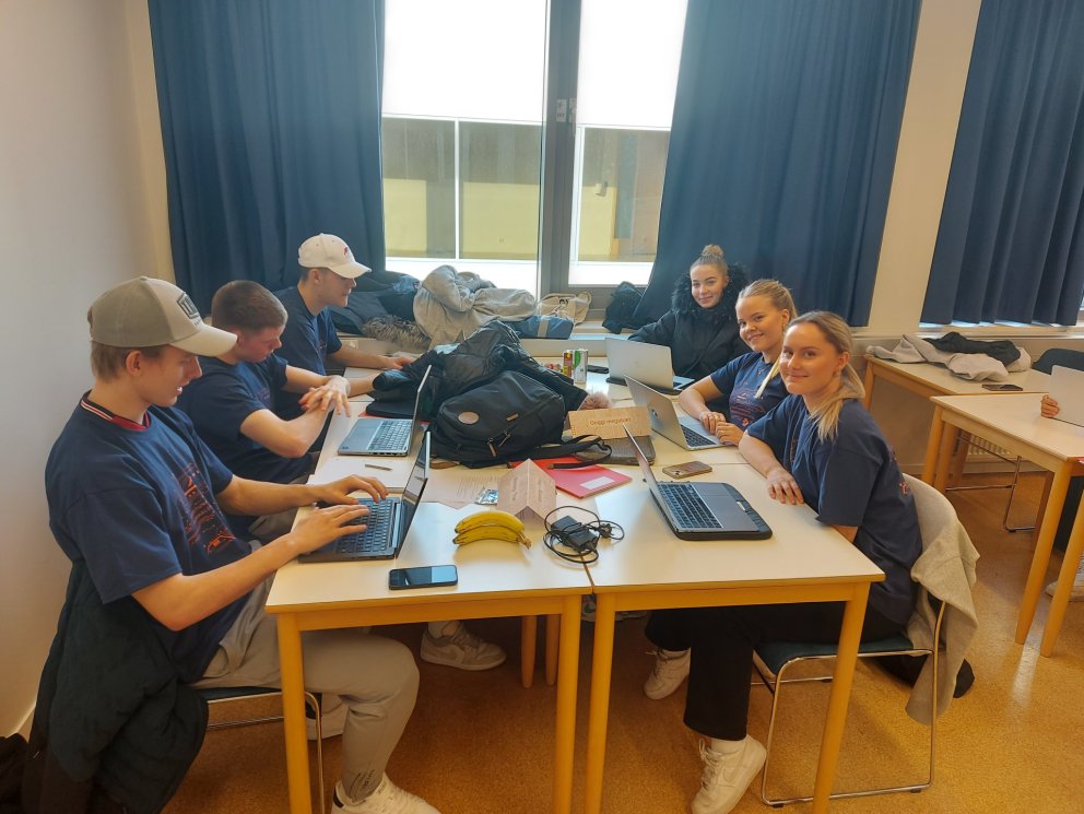 Um 40 MA-ingar tóku þátt í forritunarkeppni framhaldsskólanna. Mynd: Ingvar Þór Jónsson.