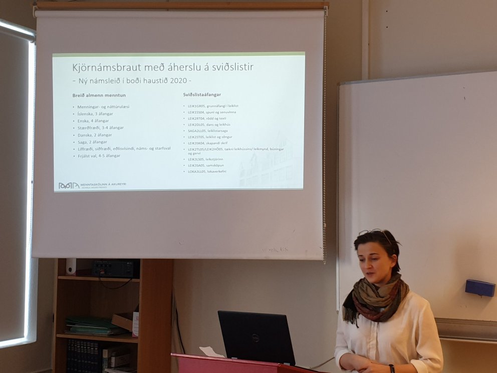 Vala Fannell kynnir sviðslistabrautina fyrir námsráðgjöfum