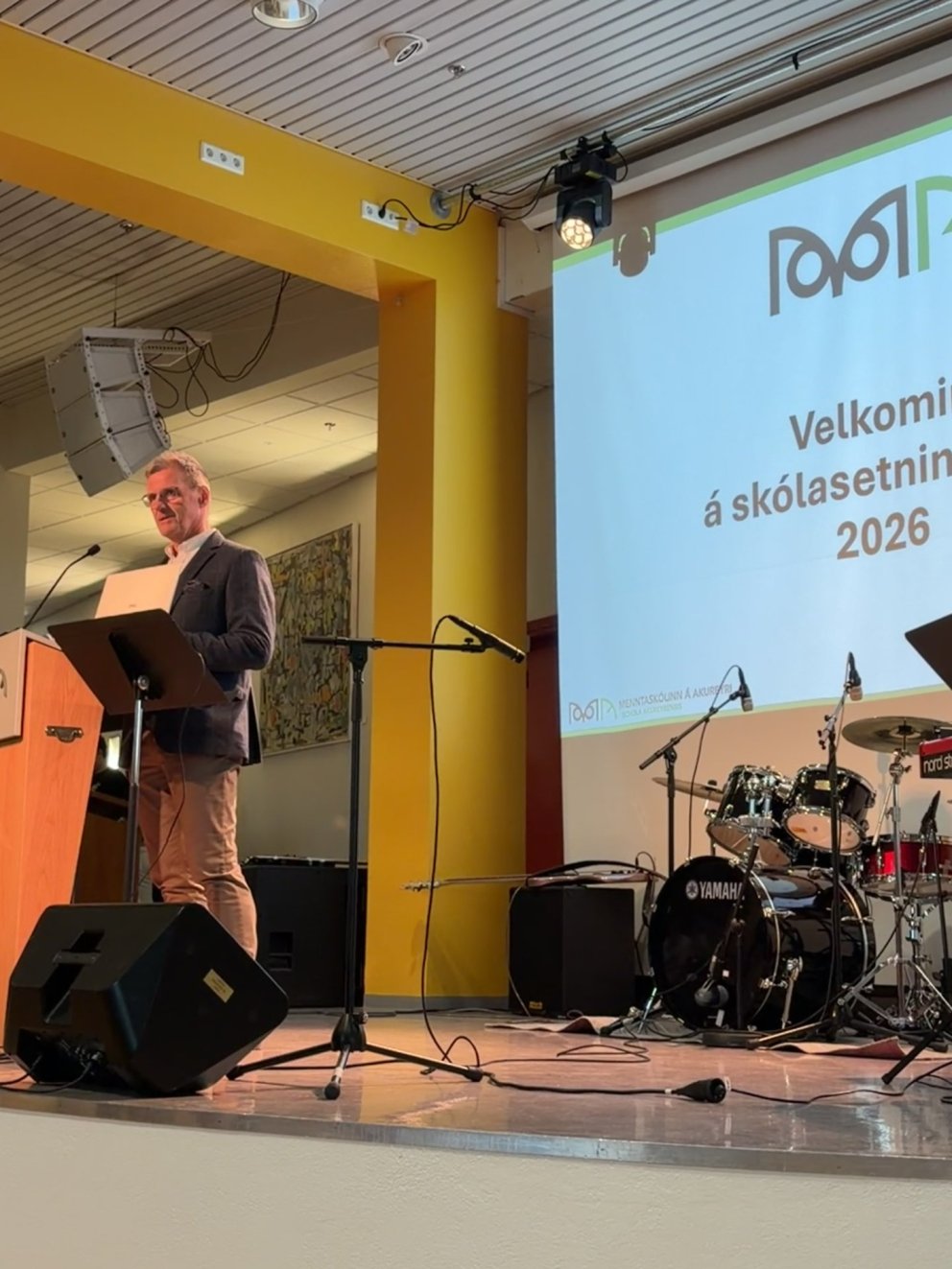 Karl Frímannsson skólameistari setur skólann
