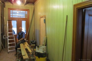 Hólmsteinn Snædal lagfærir panilinn