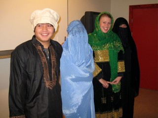 Fjögur dæmi um búninga frá Afganistan og Arabíu