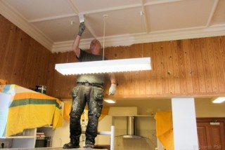 Snorri Guðvarðarson málar á Kennarastofu MA