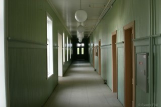 Langi gangur nýmálaður, dúklaus og myndalaus