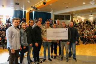 Stjórn Hugns afhendir söfnunarfé góðgerðavikunnar