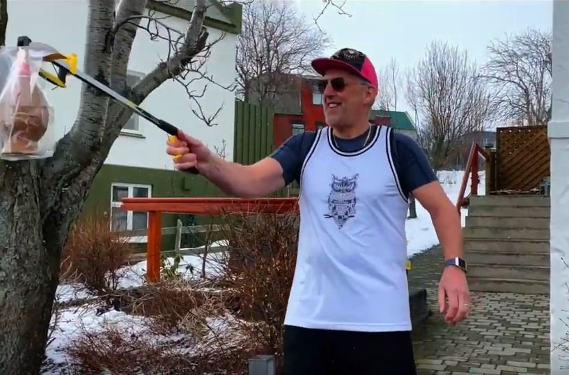 Skólameistari gefur páskafrí og páskaegg