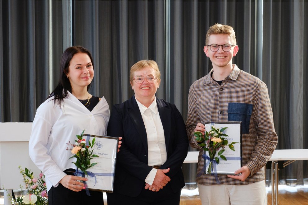Elvar Björn og Viltė ásamt rektor Háskóla Íslands, Silju Báru Ómarsdóttur. Kristinn Ingvarsson tók m&hellip;