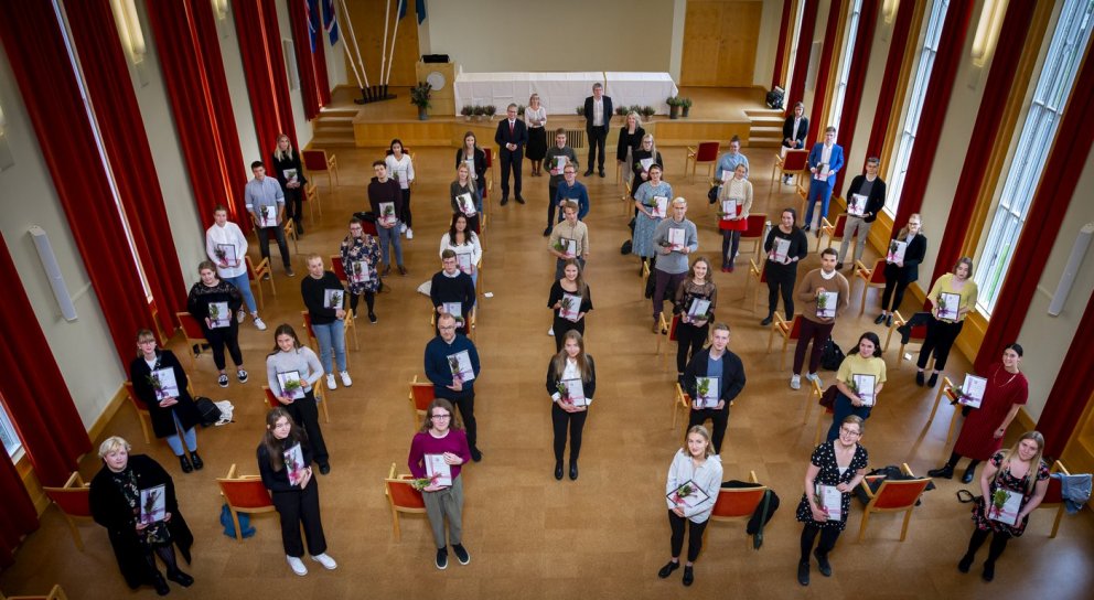 Frá afhendingu styrksins. Myndin er fengin af hi.is.