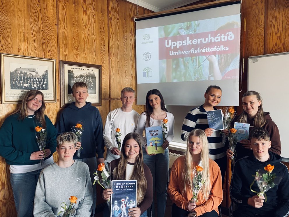 Verðlaunahafarnir glaðir í bragði