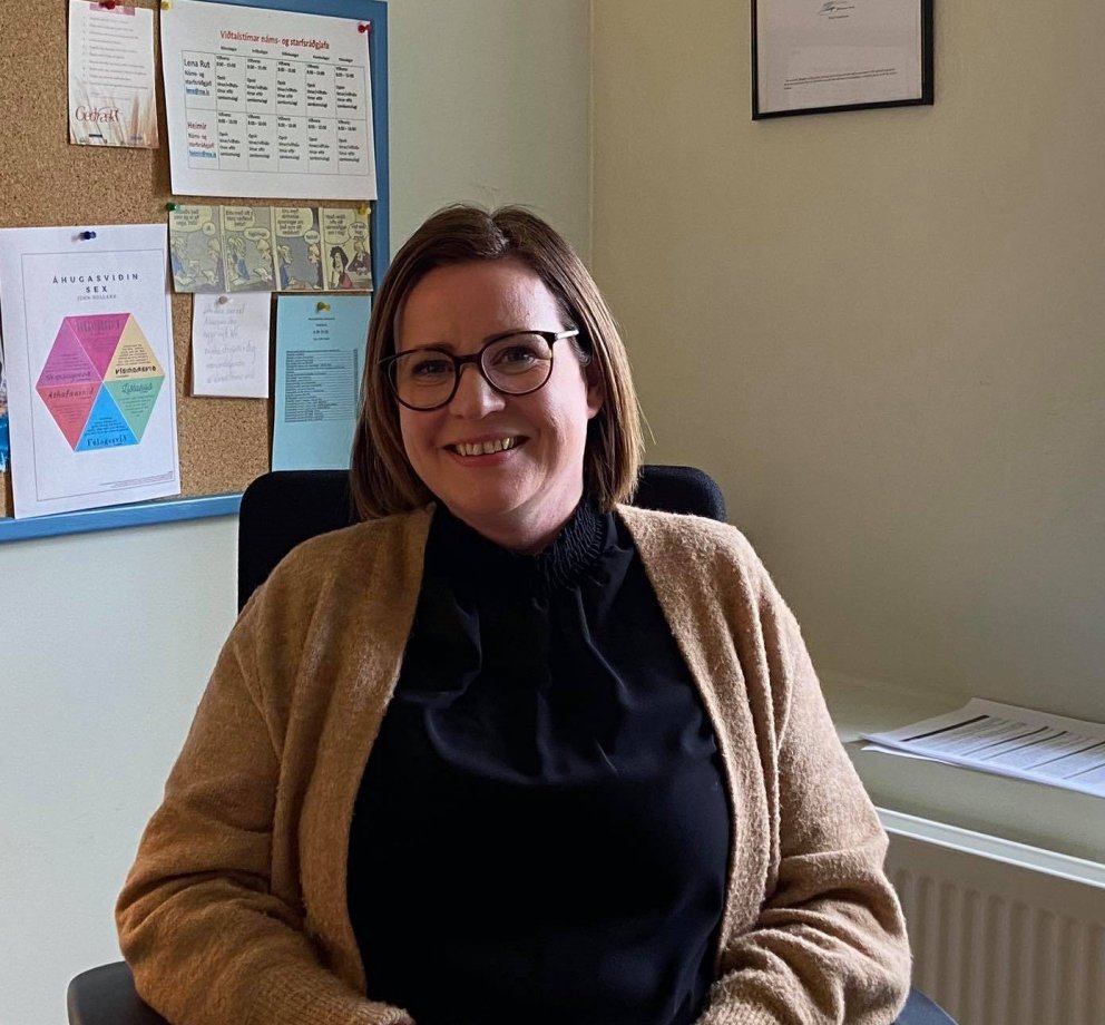 Lena Rut tekur vel á móti nemendum á skrifstofunni sinni