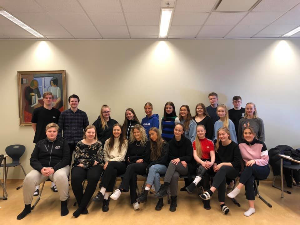 Nemendur í áfanganum Lýðræði og mannréttindi ásamt Evu Harðardóttur kennara