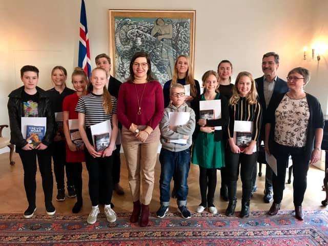 Verðlaunahafar á Bessastöðum. Myndin er fengin af www.forseti.is