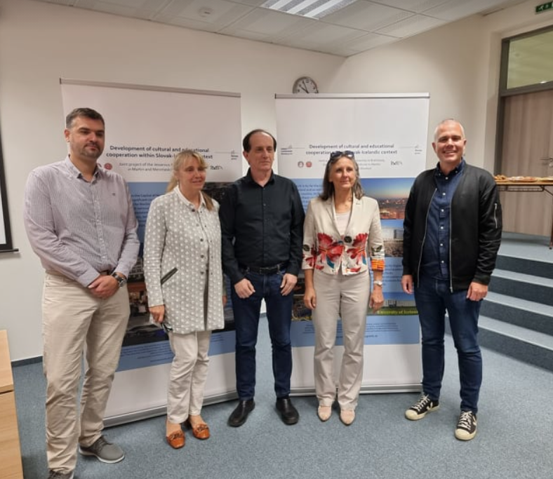 Fv. Janík Martin varadeildarforseti, Erika Halasová forstjóri lífvísindadeildar Jessenius háskóla, R&hellip;