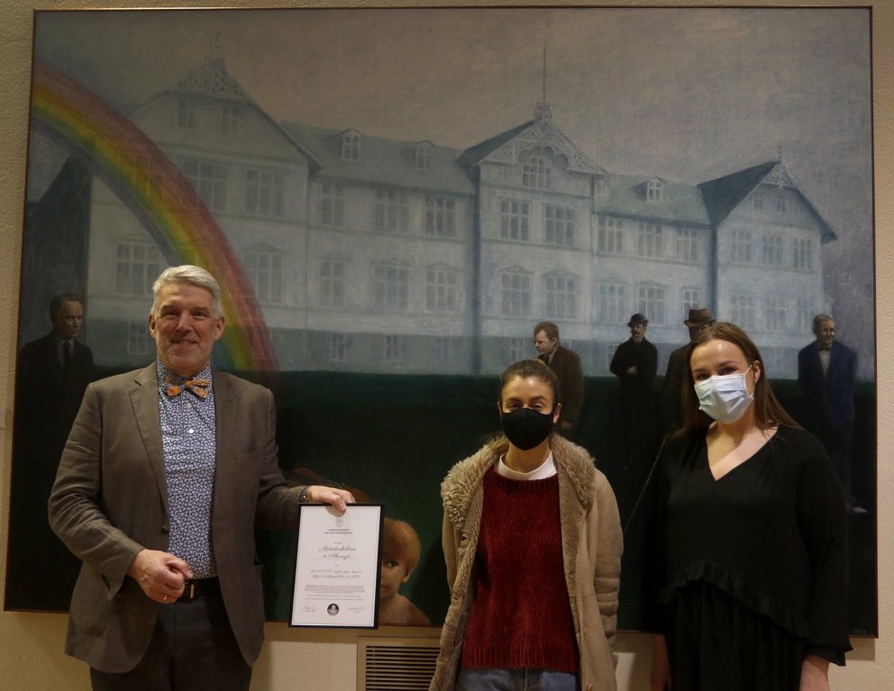 Jón Már Héðinsson skólameistari, Helga Guðrún Númadóttir og Steinunn Alda Gunnarsdóttir. Skapti Hall&hellip;