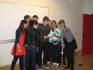 Nemendur 4F syngja fyrir 4H