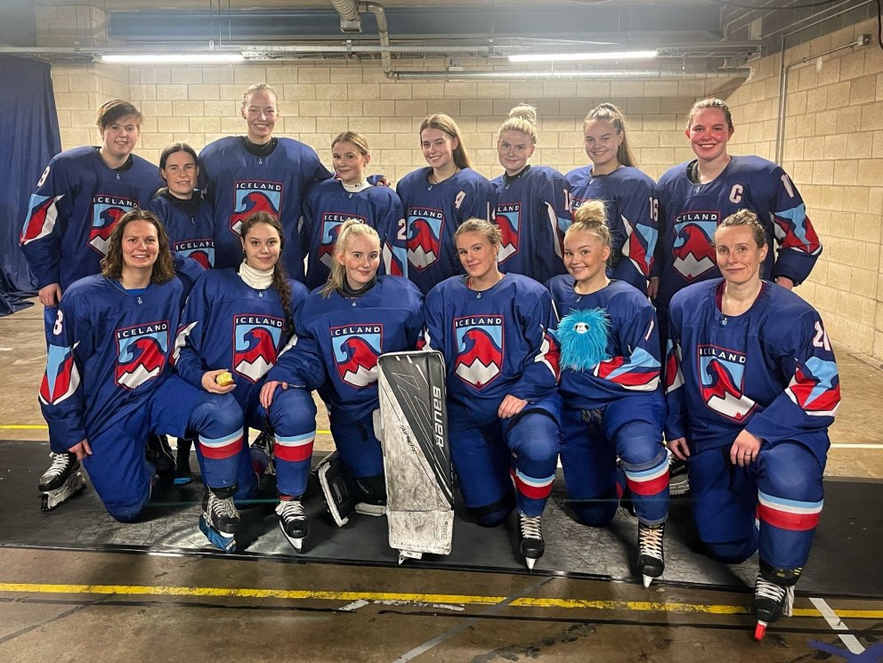 Landsliðskonur í íshokkí og MA-ingar