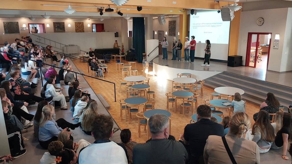 Nemendur deila reynslusögum á opnu húsi