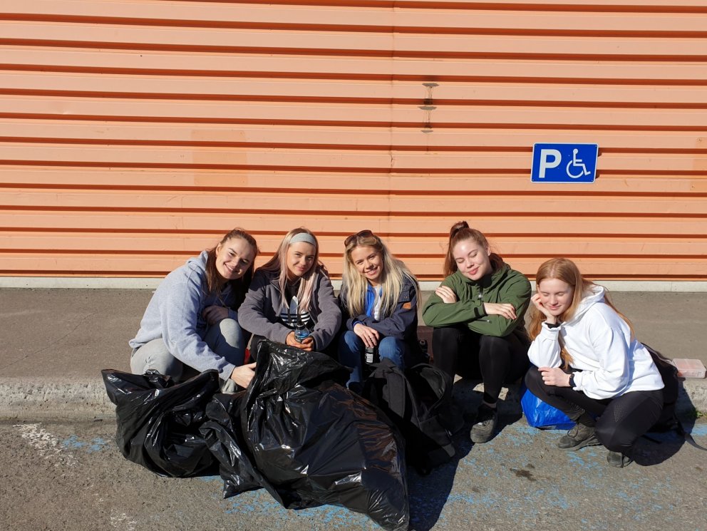 Plokkararnir tóku sér stutta nestispásu í sólskininu