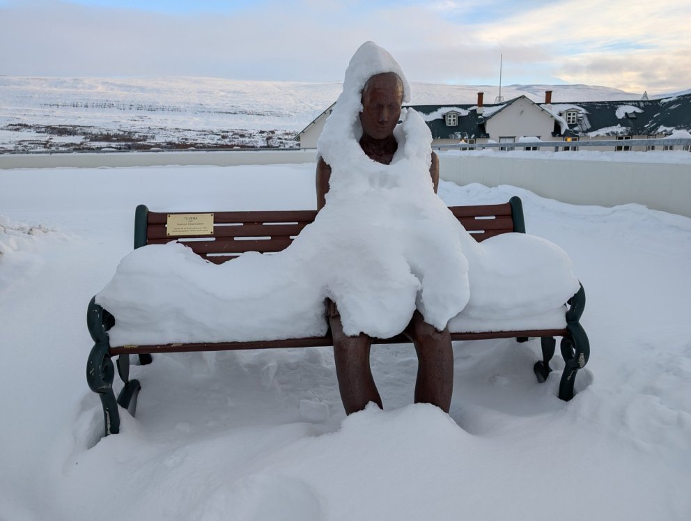 Skóli verður í dag en fylgst með veðri
