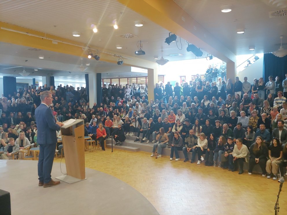 Karl Frímannsson skólameistari MA setur skólann