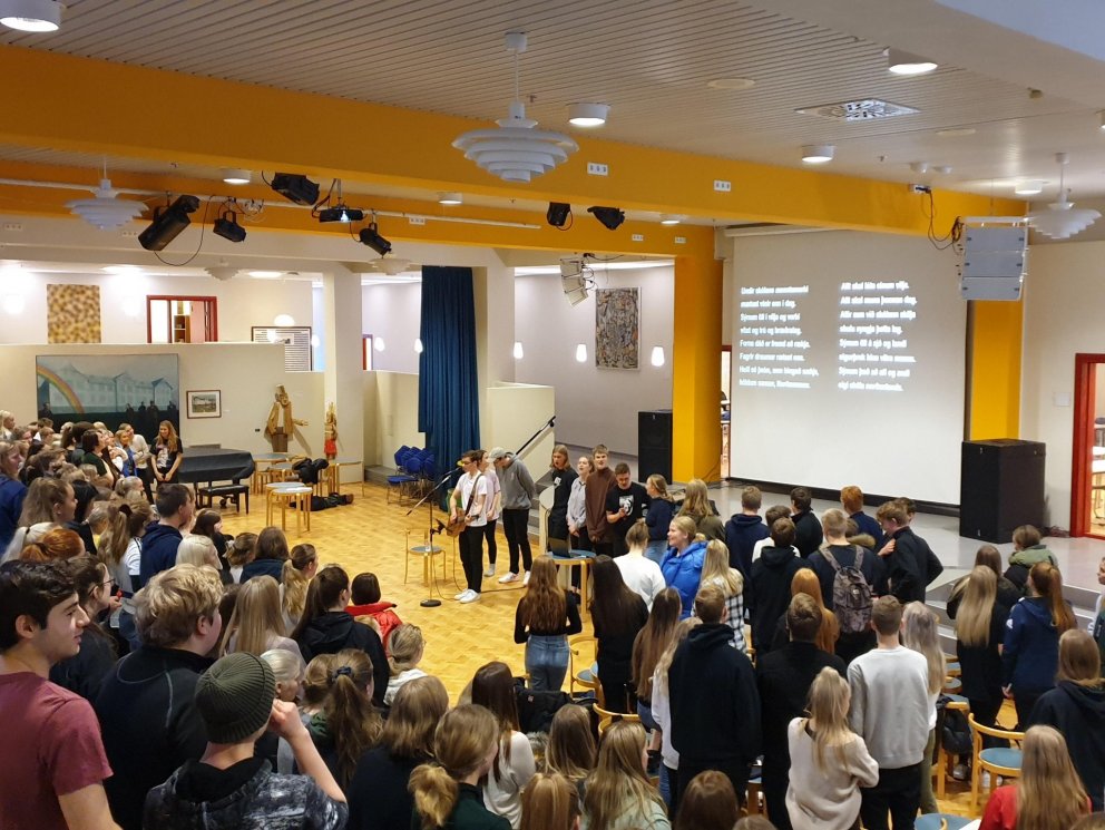 Síðasta lag á söngsal er skólasöngurinn