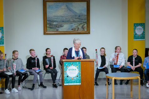 Ingibjörg Einarsdóttir, formaður dómnefndar greinir frá niðurstöðum nefndarinnar