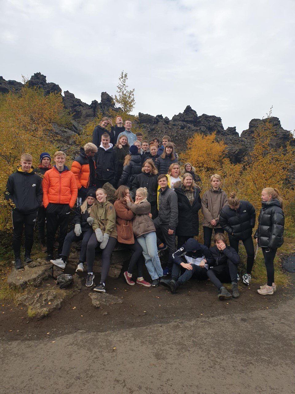 Nemendur stilltu sér upp fyrir myndatöku í Mývatnssveit