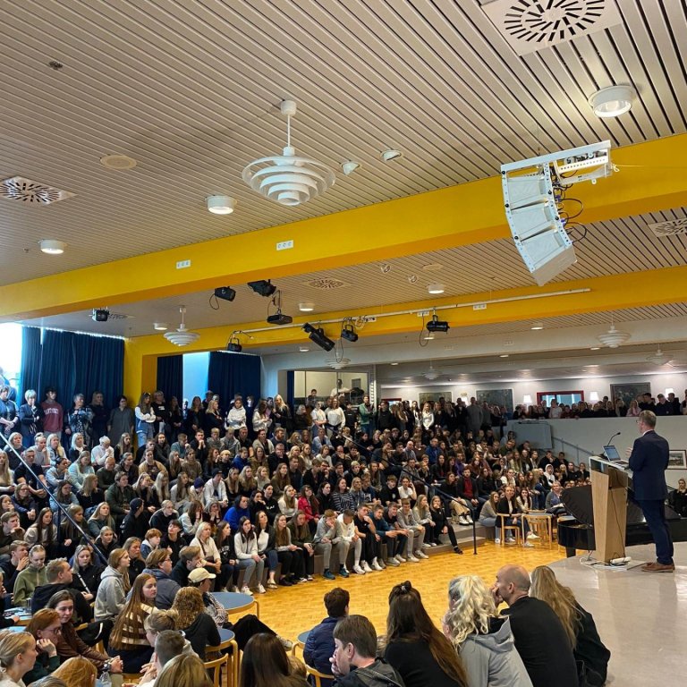 Kennsla hefst á íslenskubrú á haustönn