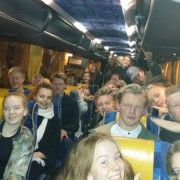 Létt yfir fólki í langferðabíl